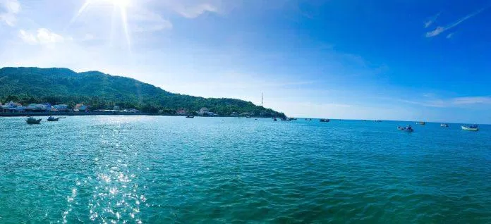 Một màu xanh mát rượi của Hòn Sơn mộng mơ (Nguồn: minhlakhenh). Một màu xanh mát rượi của Hòn Sơn mộng mơ (Nguồn: minhlakhenh).