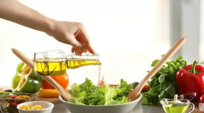 Salad trộn dầu oliu là món ăn đầy dinh dưỡng (Nguồn: Internet).