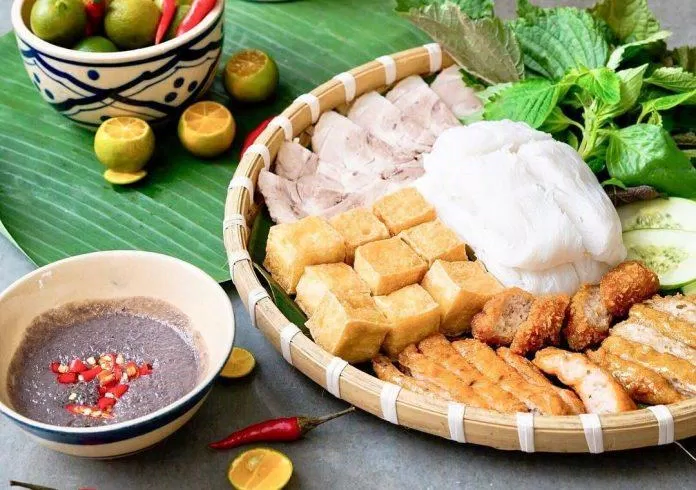 Đậu phụ chiên là món ăn quen thuộc trong bún đậu mắm tôm (Nguồn: Internet)