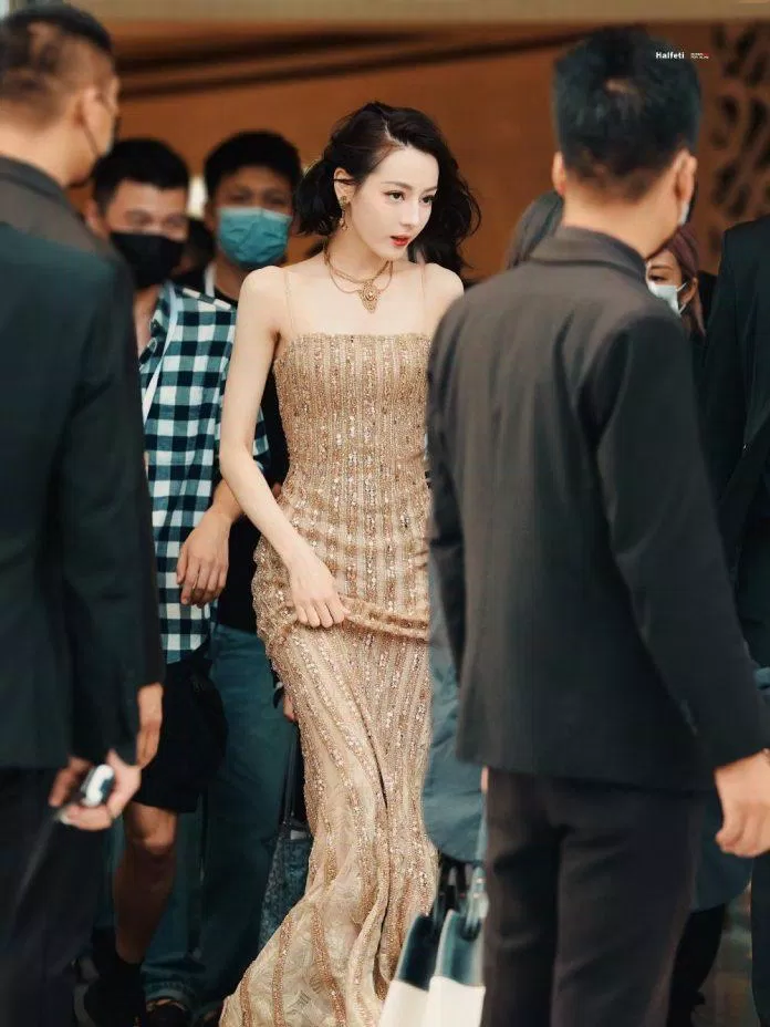 Những khoảnh khắc đẹp xuất thần của Địch Lệ Nhiệt Ba tại sự kiện (Ảnh: Internet)