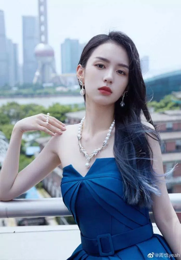 Tạo hình sự kiện này từng gây bão của Châu Dã bởi khí chất sang chảnh như công chúa (Nguồn: Internet). Tạo hình sự kiện này từng gây bão của Châu Dã bởi khí chất sang chảnh như công chúa (Nguồn: Internet).