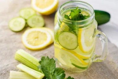 Đồ uống detox dưa leo và chanh (Nguồn: Internet)
