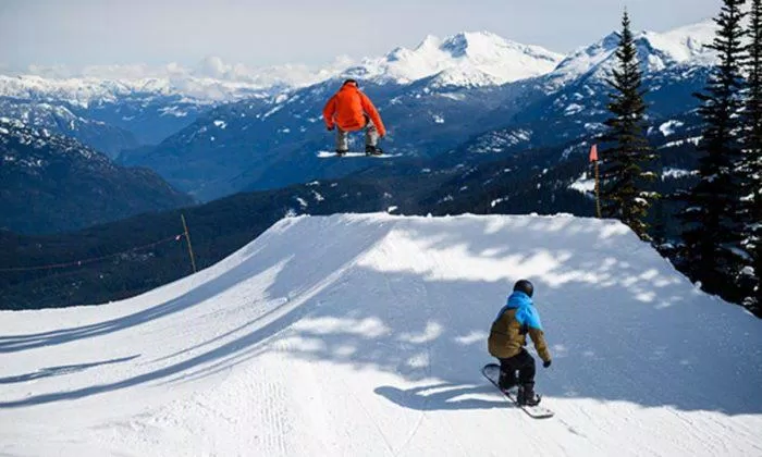 Trượt tuyết là hoạt động phổ biến ở Whistler (Ảnh: Internet).