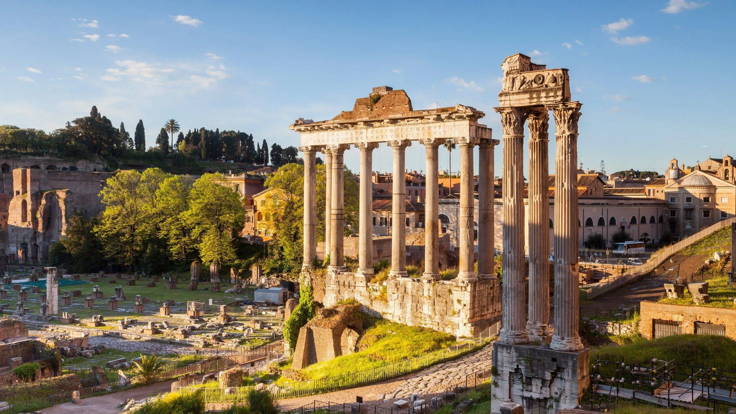 Công trường La Mã (Nguồn Internet). Công trường La Mã (Nguồn Internet).