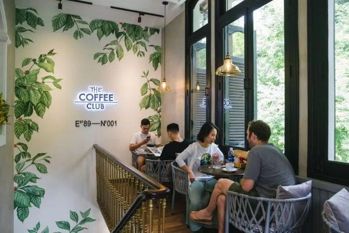 Mở quán cà phê là sự mạo hiểm yêu thích của nhiều bạn trẻ (Nguồn: Internet).