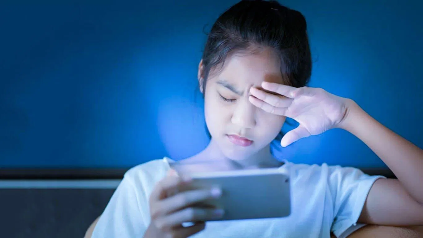 Hãy hạn chế ánh sáng xanh tối đa. (Nguồn: Internet) Hãy hạn chế ánh sáng xanh tối đa. (Nguồn: Internet)