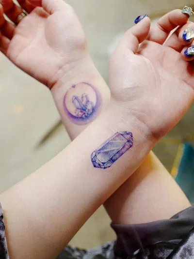 100+ hình xăm đẹp cho nữ mang ý nghĩa phong thủy may mắn, thịnh vượng công việc Hình xăm hình xăm cho nữ Hình xăm chữ Hình xăm đẹp hình xăm đẹp cho nữ hình xăm mini hình xăm nữ hoa sen mặt trăng mặt trời phong thủy quyến rũ sáng tạo tình yêu Vị trí ý nghĩa