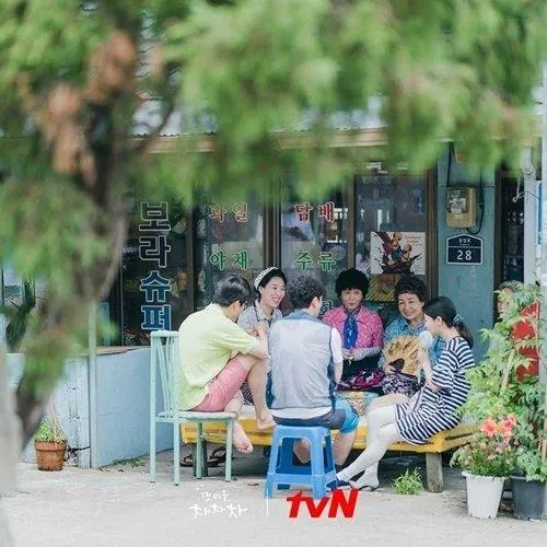 Hometown Cha-cha-cha: Hiểu về thành công của một bộ phim ngôn tình! bộ phim cảm xúc dễ thương điệu cha cha cha làng biển Hometown Cha Cha Cha hometown cha chac cha review Kim Seon Ho ngôn tình Phim của Shin Min Ah phim ngôn tình Shin Min Ah tích cực văn hóa