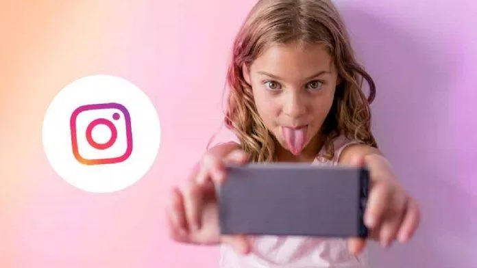 Có nên cho trẻ sử dụng mạng xã hội quá sớm? (Ảnh: Internet).