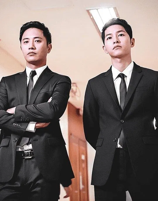 Cặp bromance đáng ghen tỵ của Hậu Duệ Mặt Trời. (Nguồn: Internet)