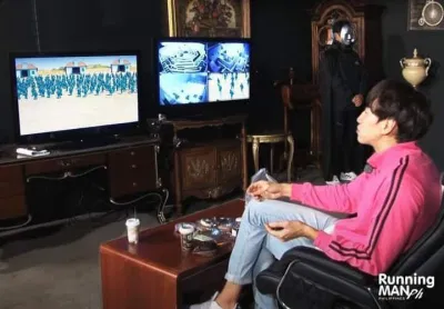 Trong khi mọi người đang đi tìm ông trùm, thì fans Running Man đã biết ai là ông trùm từ lâu rồi. (Ảnh: Internet). Trong khi mọi người đang đi tìm ông trùm, thì fans Running Man đã biết ai là ông trùm từ lâu rồi. (Ảnh: Internet).