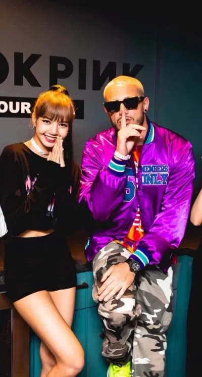 Lisa chụp ảnh cùng DJ Snake (Nguồn: Internet). Lisa chụp ảnh cùng DJ Snake (Nguồn: Internet).