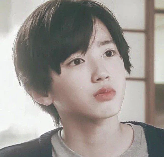 Vẻ ngoài long lanh năm 15 tuổi của cậu ngay lập tức gây chú ý (Ảnh: Internet). Vẻ ngoài long lanh năm 15 tuổi của cậu ngay lập tức gây chú ý (Ảnh: Internet).