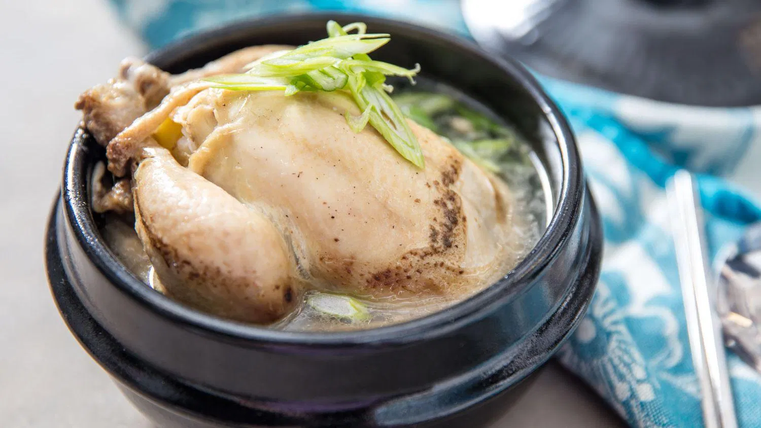 Gà hầm sâm là một món món dinh dưỡng cao (Nguồn: Internet). Gà hầm sâm là một món món dinh dưỡng cao (Nguồn: Internet).