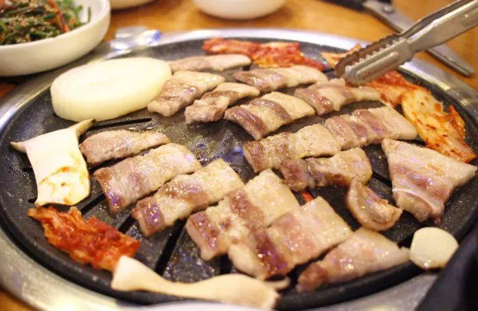 Món thịt ba chỉ nướng phổ biến ở người Hàn Quốc (nguồn: Internet).