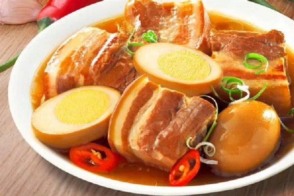 Thịt heo kho tàu đậm đà hương vị (Ảnh: Internet)