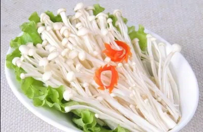 Salad với nấm kim châm (Ảnh: Internet).