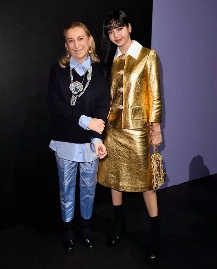 Sau buổi biểu diễn, cô đã gặp gỡ nhà thiết kế Miuccia Prada để có cơ hội chụp ảnh nhanh (Nguồn: Internet)