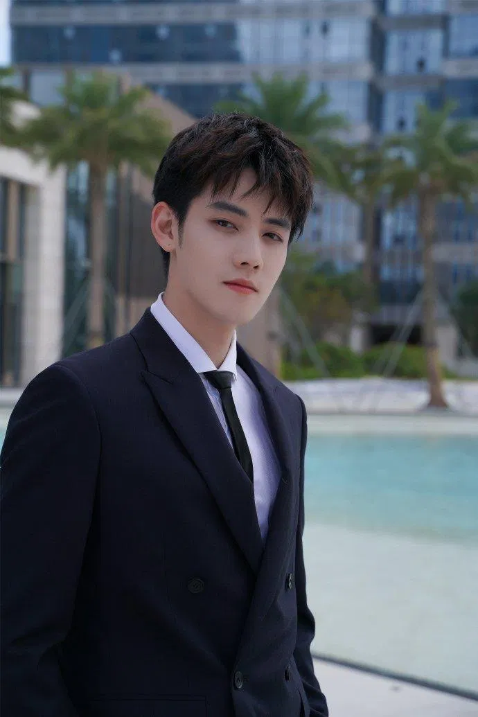 Nhậm Hào có vẻ ngoài vô cùng điển trai -ảnh: internet Nhậm Hào có vẻ ngoài vô cùng điển trai -ảnh: internet