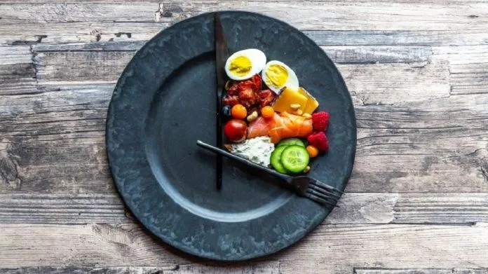 Nhịn ăn ngắt quãng là chỉ ăn vào một khoảng thời gian ngắn nhất định (Ảnh: Internet). Nhịn ăn ngắt quãng là chỉ ăn vào một khoảng thời gian ngắn nhất định (Ảnh: Internet).