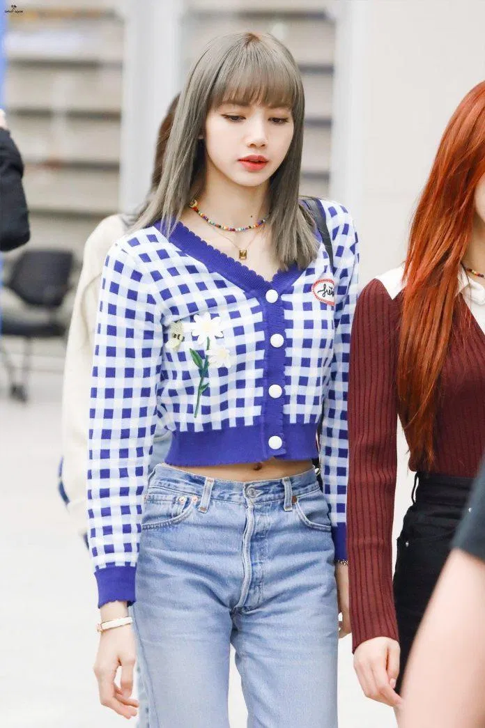 Cardigan màu xanh nổi bật (Nguồn: Internet) Cardigan màu xanh nổi bật (Nguồn: Internet)