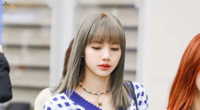 Cardigan màu xanh nổi bật (Nguồn: Internet) Cardigan màu xanh nổi bật (Nguồn: Internet)