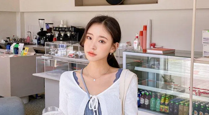 Tương tự như vậy màu tím sẽ nổi bật hơn cùng chiếc cardigan màu trắng (Nguồn: Internet) Tương tự như vậy màu tím sẽ nổi bật hơn cùng chiếc cardigan màu trắng (Nguồn: Internet)