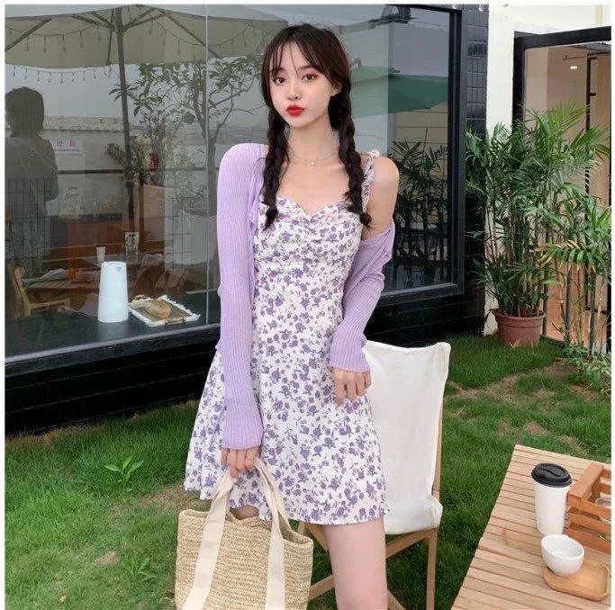Thử ngay váy hoa nhí cùng cardigan lửng cùng tone tím (Nguồn: Internet) Thử ngay váy hoa nhí cùng cardigan lửng cùng tone tím (Nguồn: Internet)