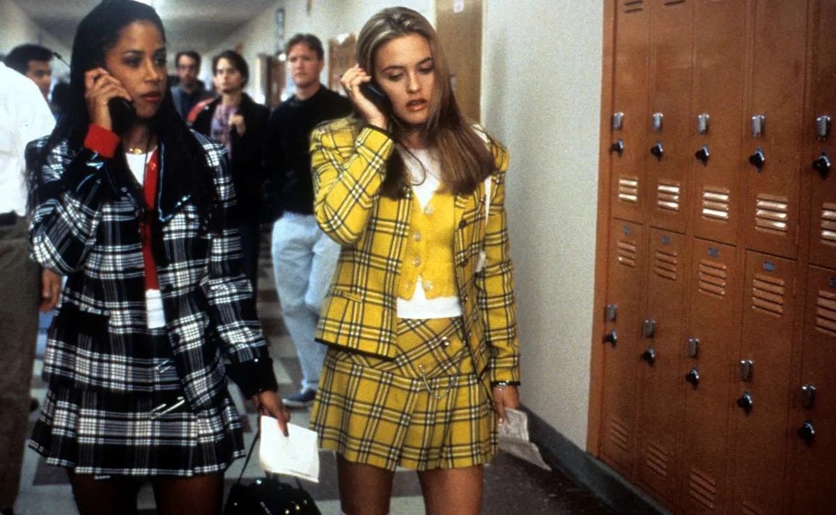 Bộ trang phục kẻ caro vàng huyền thoại của nữ sinh Cher Horowitz (phim "Clueless")