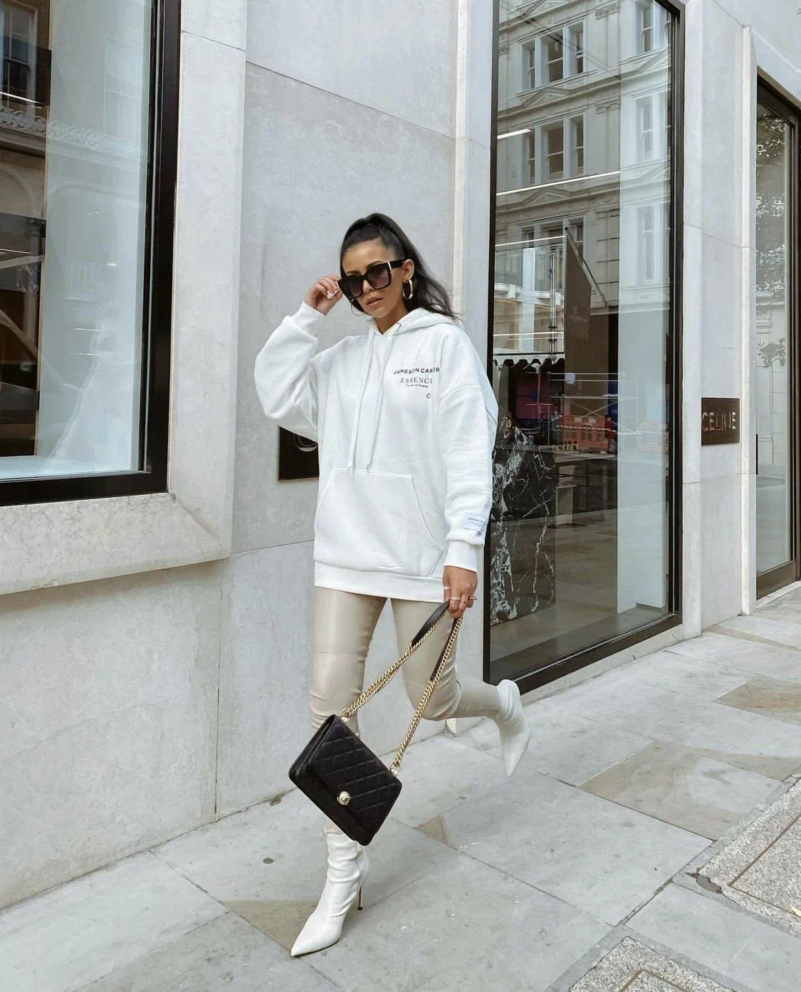 Hoodie với đồ da sành điệu (nguồn: internet)