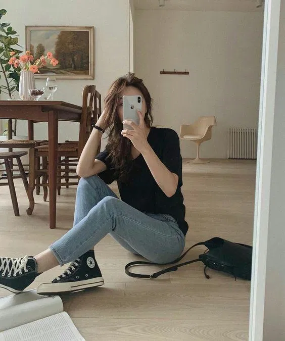 Chỉ diện áo thun cùng quần jean vẫn cực đẹp (ảnh: internet) Chỉ diện áo thun cùng quần jean vẫn cực đẹp (ảnh: internet)