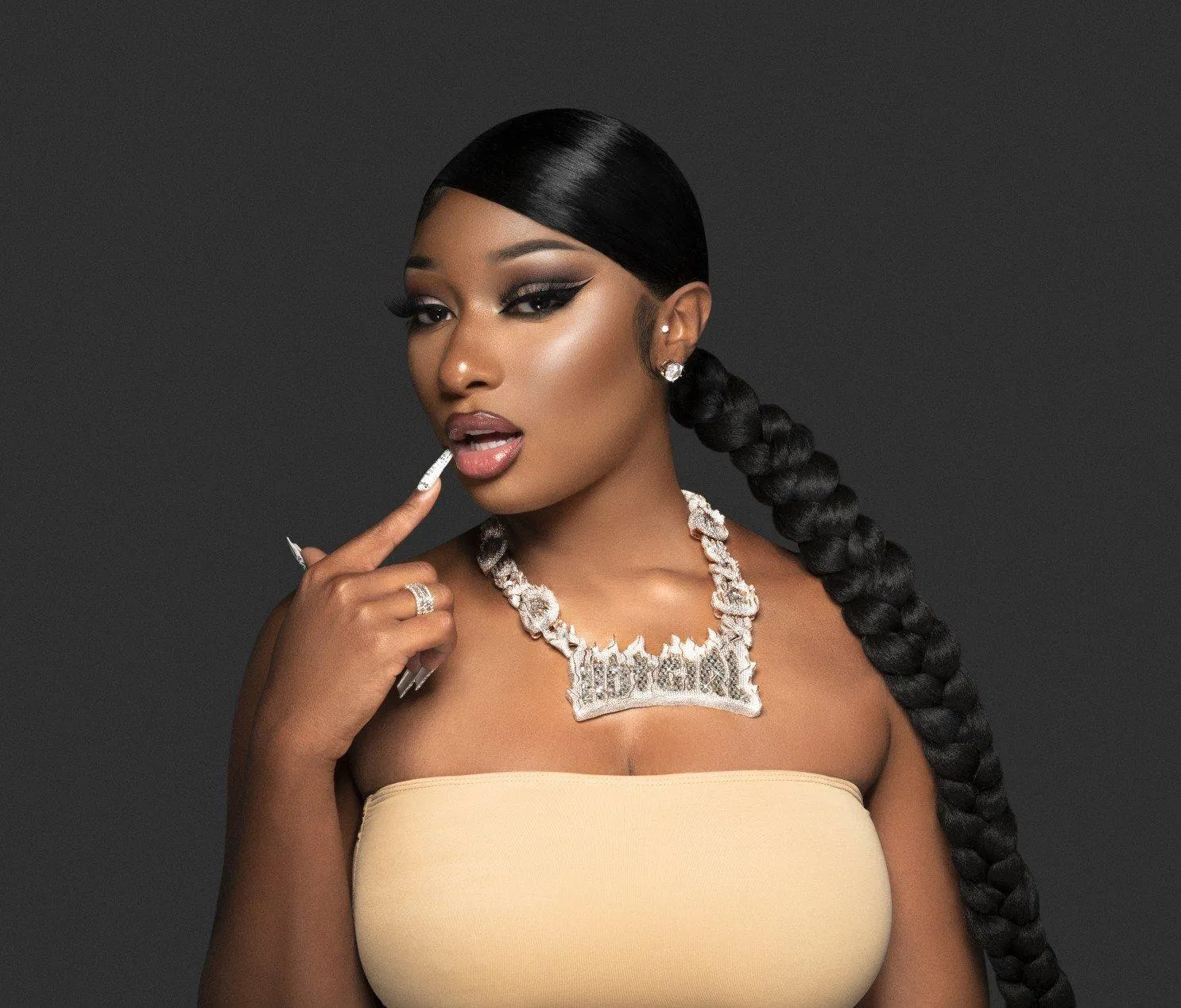 Nữ rapper, ca sĩ, nhạc sĩ người Mỹ nổi tiếng - Megan Three Stallion với bản hit "WAP" được feat với nữ rapper Cardi B (Nguồn: Internet). Nữ rapper, ca sĩ, nhạc sĩ người Mỹ nổi tiếng - Megan Three Stallion với bản hit "WAP" được feat với nữ rapper Cardi B (Nguồn: Internet).
