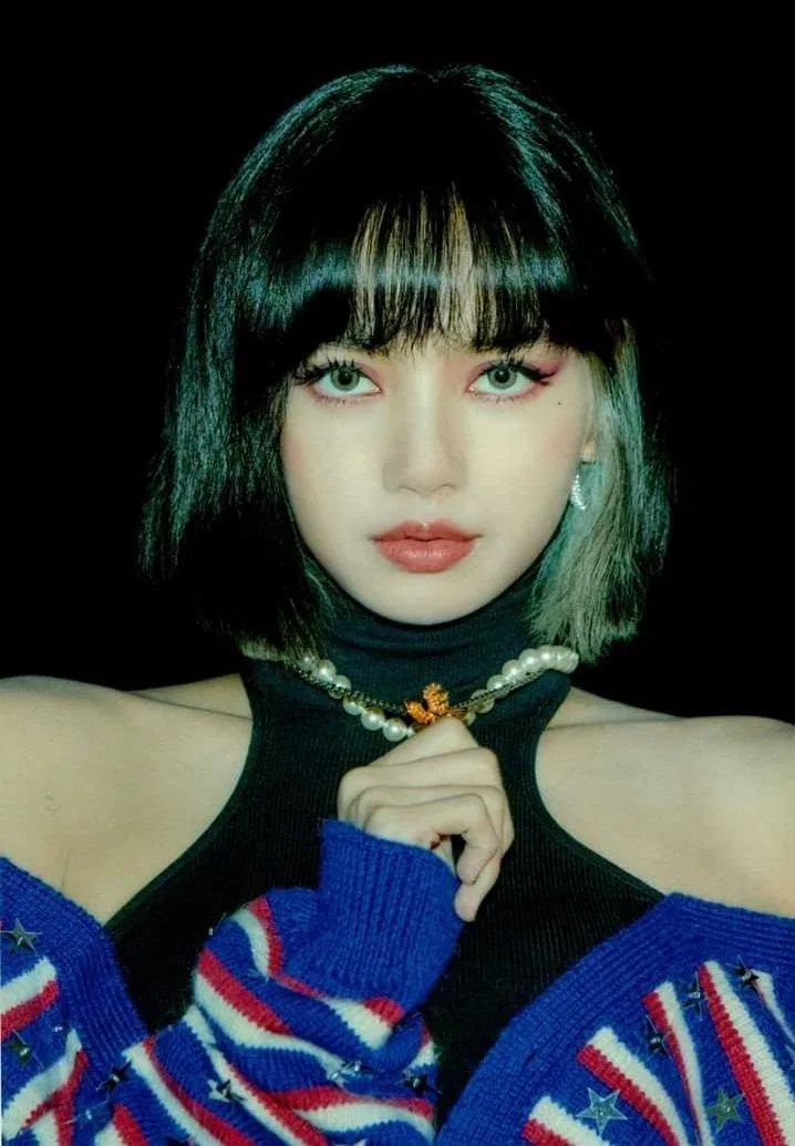 Lisa rất thành công khi vừa cho ra mắt album solo của mình lập tức viral trên mọi bảng xếp hạng toàn cầu (Nguồn: Internet). Lisa rất thành công khi vừa cho ra mắt album solo của mình lập tức viral trên mọi bảng xếp hạng toàn cầu (Nguồn: Internet).