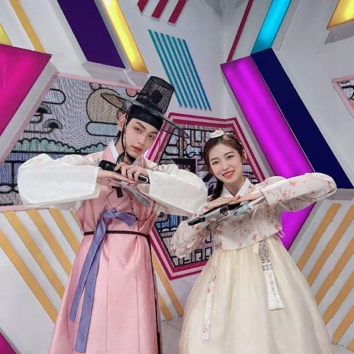 Soobin và Arin mặc hanbok vào lễ trung thu năm ngoái (Ảnh: Internet)