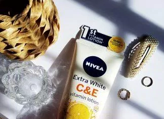 Review sữa dưỡng thể Nivea Extra White Viitamin C&E Lotion (Nguồn: Internet))