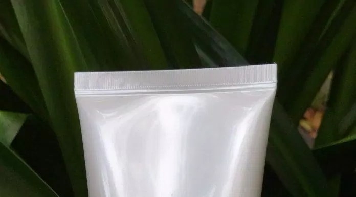 Sữa rửa mặt dưỡng trắng da Venuko với khả năng làm sạch tốt mà không gây khô rát da (Nguồn: Internet)