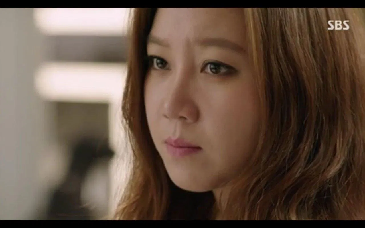 Còn gì đau lòng hơn khi bao nhiêu hồi ức đẹp của 2 người giờ bị rơi vào quên lãng? (Ảnh: Internet)