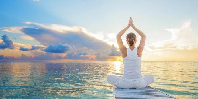 Kết hợp thiền và yoga tăng hiệu quả làm đẹp (Ảnh: Internet)