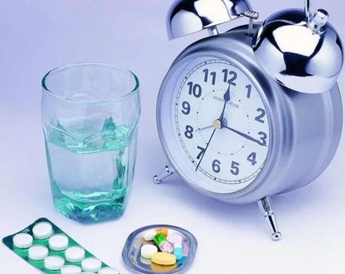 Nhiều loại thuốc bắt buộc phải uống đúng giờ mới có hiệu quả (Ảnh: Internet).