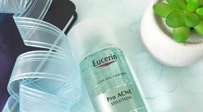 Nước hoa hồng Eucerin Pro Acne Toner kiểm soát nhanh chóng lượng dầu thừa trên da ( Nguồn: internet)
