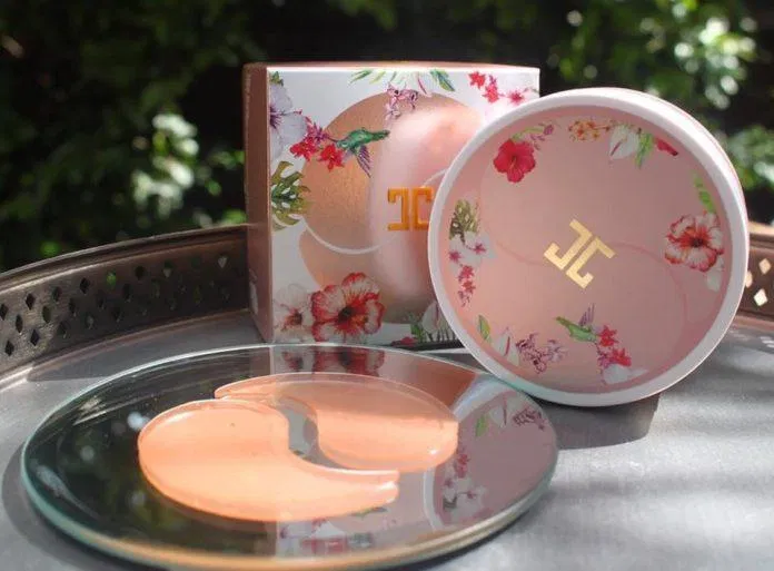 JAYJUN Roselle Tea Eye Gel Patch có chứa nhiều chiết xuất thiên nhiên (Nguồn: Internet)