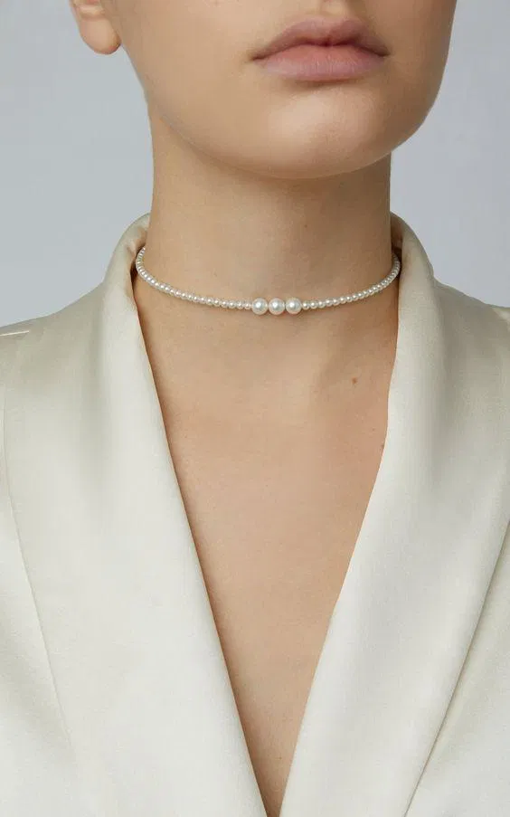 Choker ngọc trai vừa cá tính lại vừa nữ tính (Nguồn: Internet) Choker ngọc trai vừa cá tính lại vừa nữ tính (Nguồn: Internet)
