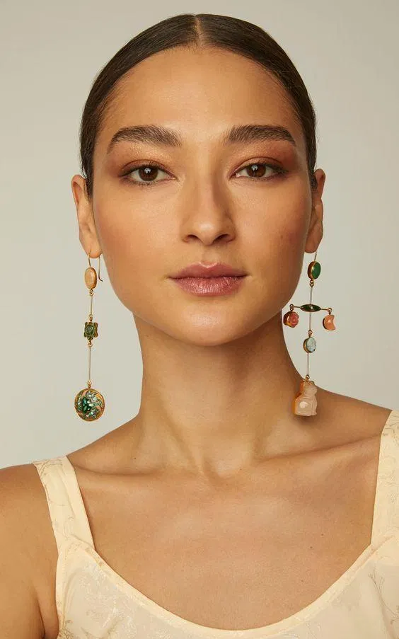 Khuyên tai bất đối xứng độc đáo (Nguồn: Internet)