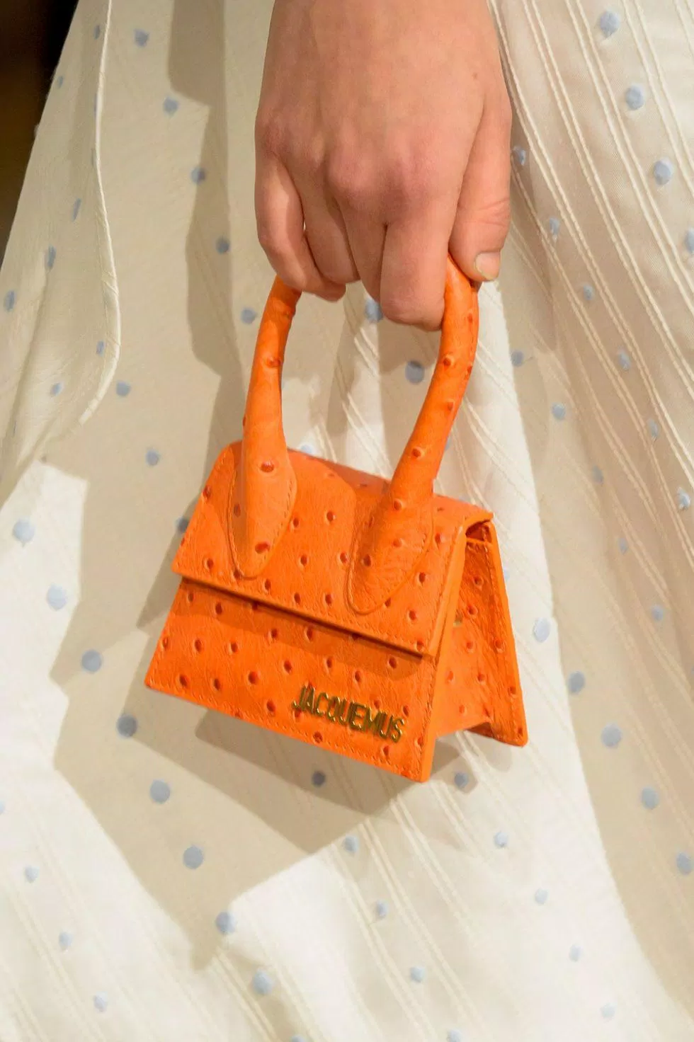 Những chiếc túi mini trở thành điểm nhấn cho tổng thể (Nguồn: Internet) Những chiếc túi mini trở thành điểm nhấn cho tổng thể (Nguồn: Internet)