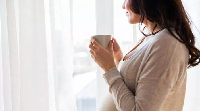 Phụ nữ mang thai nên hạn chế caffeine (Ảnh: Internet).