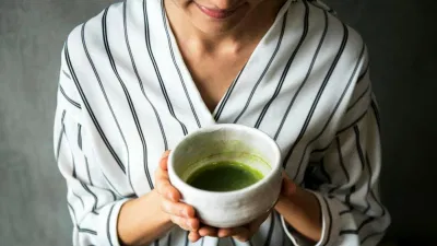Cảm giác the mát của trà xanh matcha giúp người dùng dễ chịu (Nguồn: Internet). Cảm giác the mát của trà xanh matcha giúp người dùng dễ chịu (Nguồn: Internet).