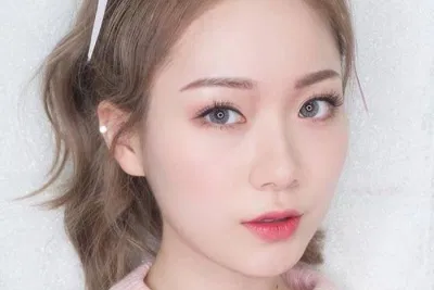 Lựa chọn một phong cách trang điểm đẹp cho bản thân ( Nguồn: Internet). Lựa chọn một phong cách trang điểm đẹp cho bản thân ( Nguồn: Internet).