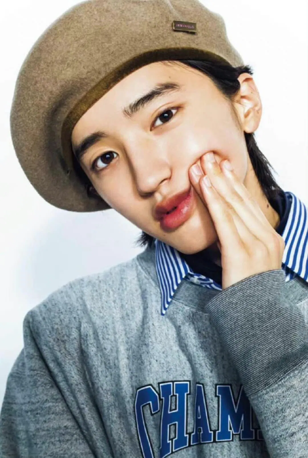 Sau khi debut, tên tuổi của cậu bạn càng được biết đến nhiều hơn bởi visual ấn tượng (Ảnh: Internet). Sau khi debut, tên tuổi của cậu bạn càng được biết đến nhiều hơn bởi visual ấn tượng (Ảnh: Internet).