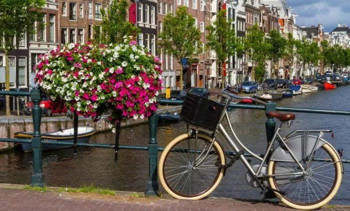 Xe đạp là một trong những phương tiện phổ biến ở Hà Lan (Nguồn: Internet)
