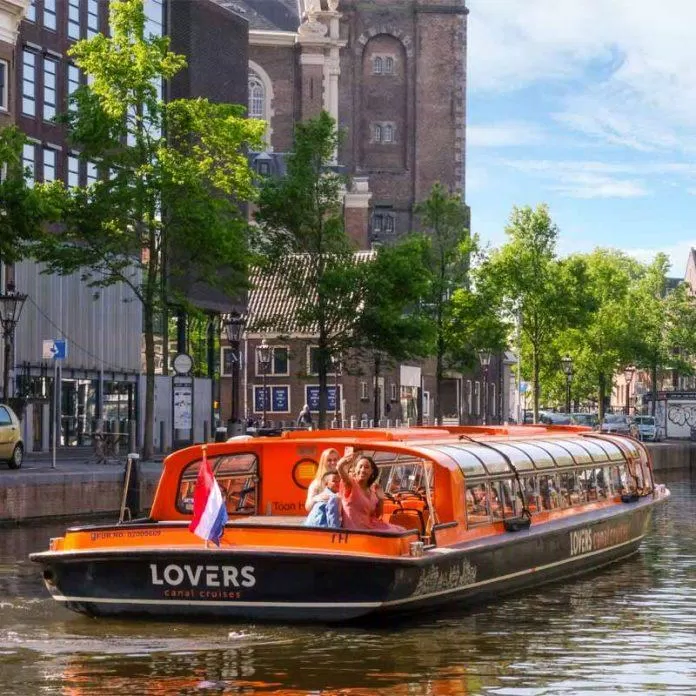 Lover canal là hãng tàu du lịch nổi tiếng nhất Amsterdam (Nguồn: Internet)